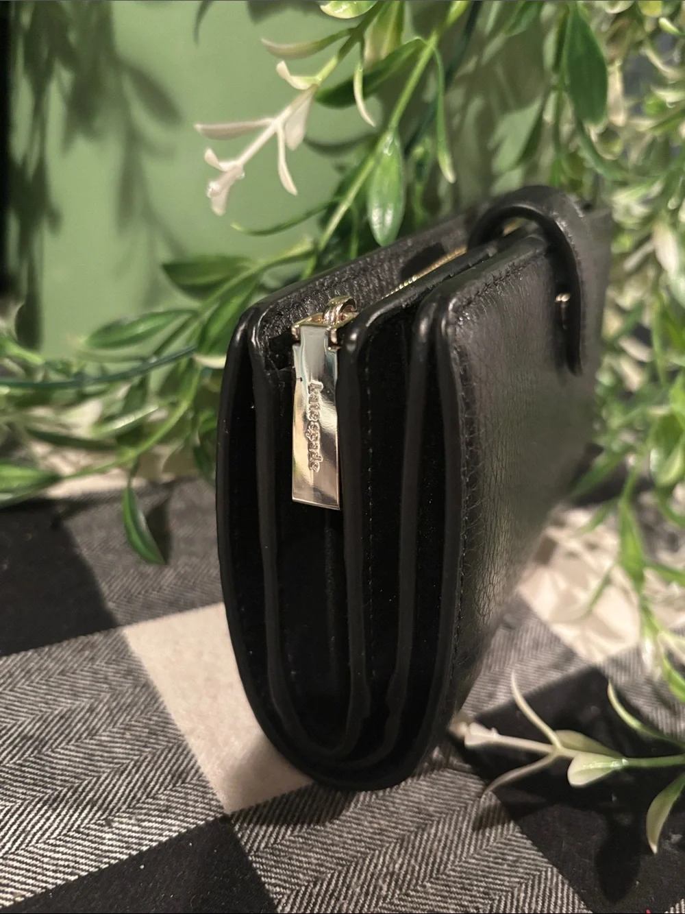 kate spade black pebbled leather compact wallet with gold logo